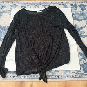 Antistar tie in front black top